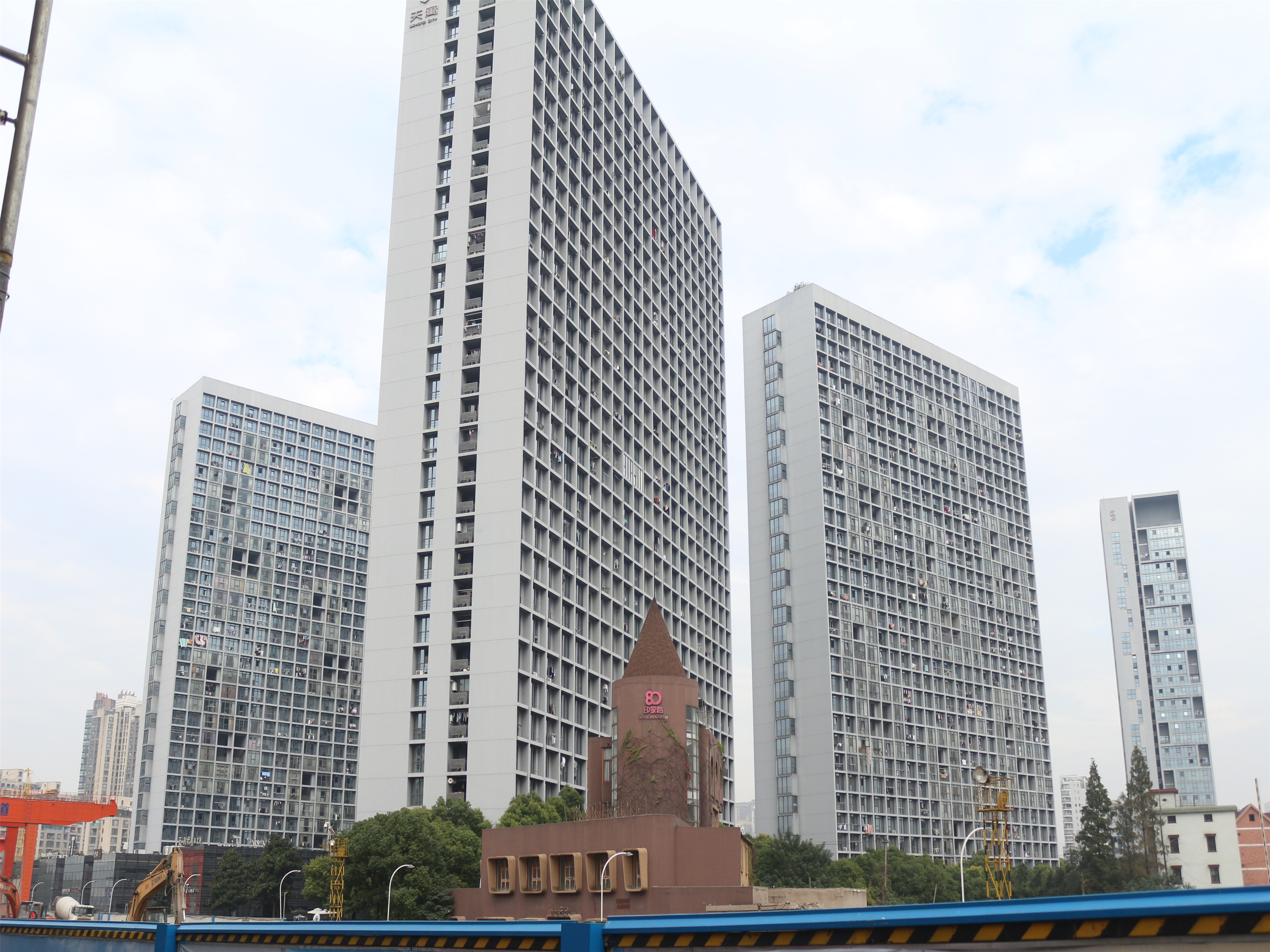 Beyond City compound photo 4