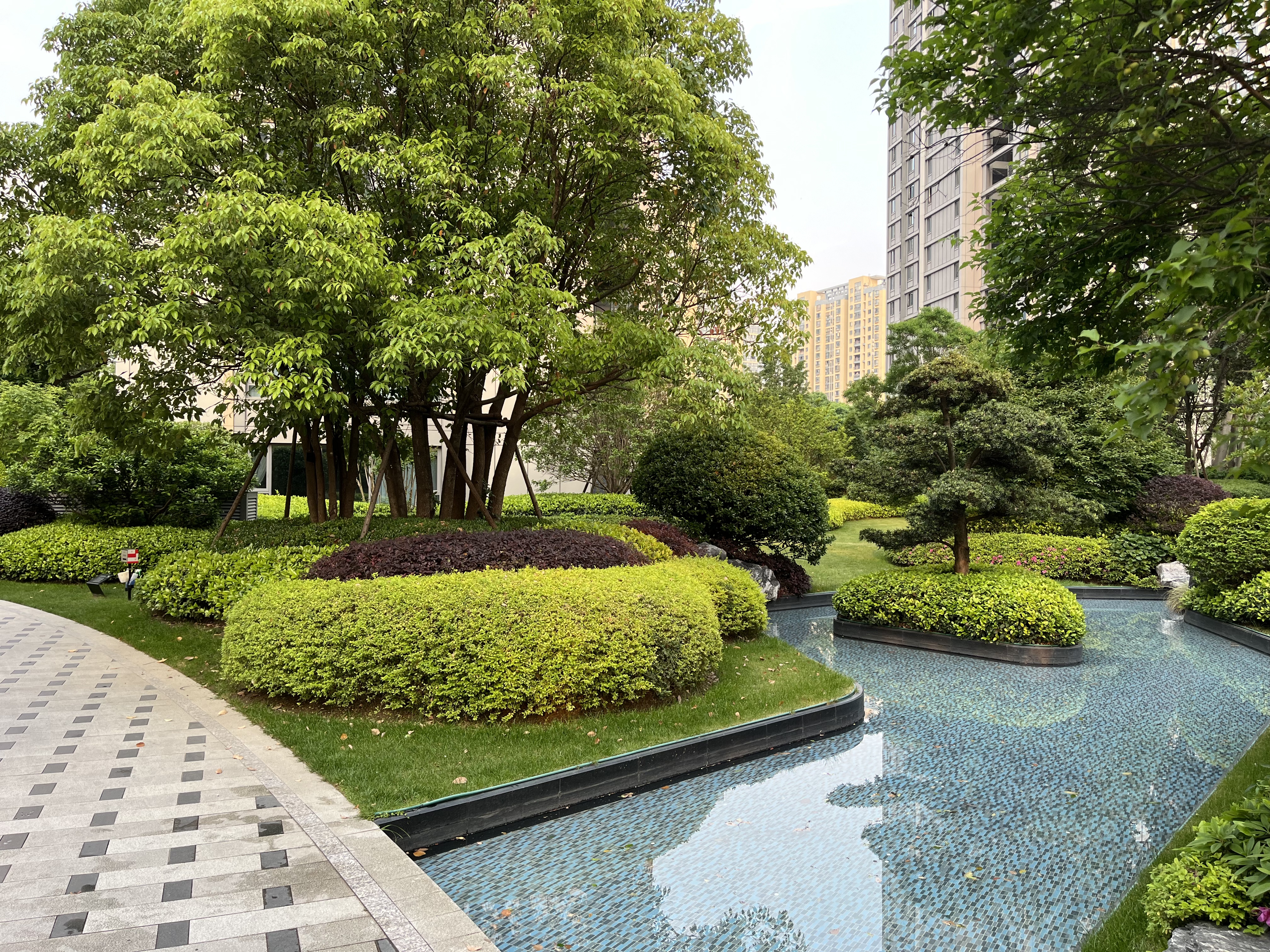 Noble Mansion  compound photo 4