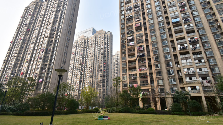 保利香槟国际外景图