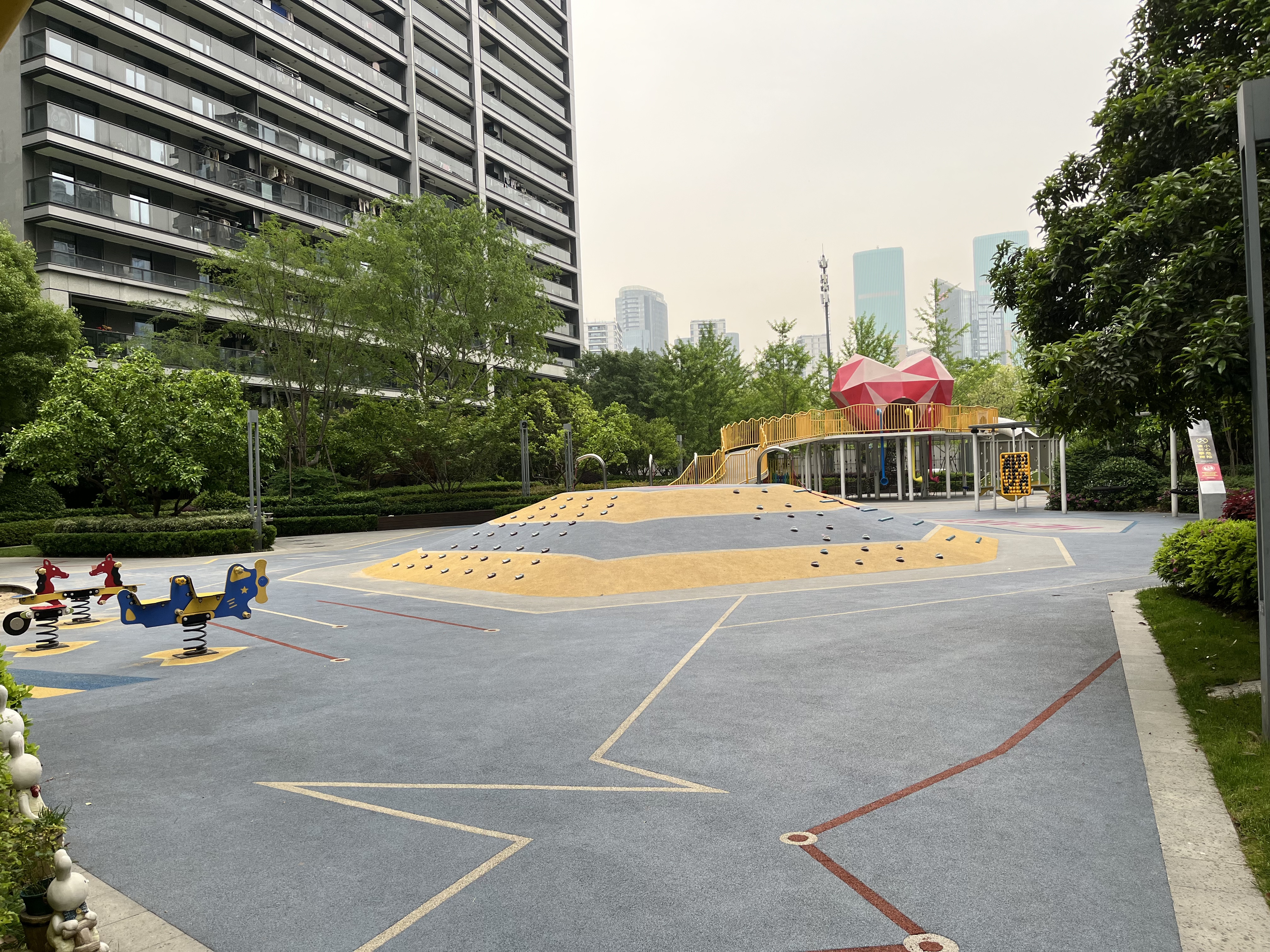 融创时代奥城小区实景 9