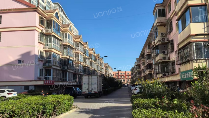 圣水湖畔外景图