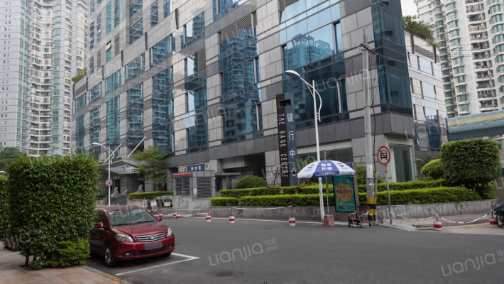 银行中心外景图