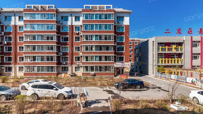 西绿安街教师楼外景图