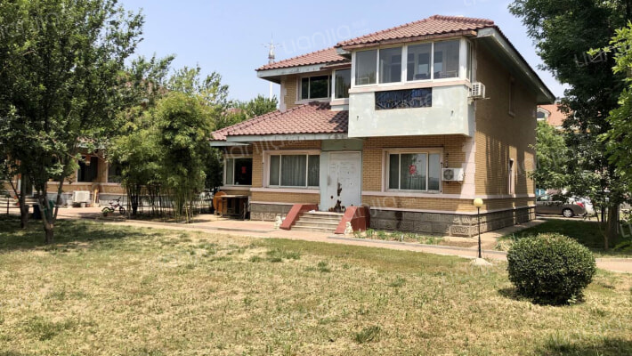 卧龙潭庄园外景图