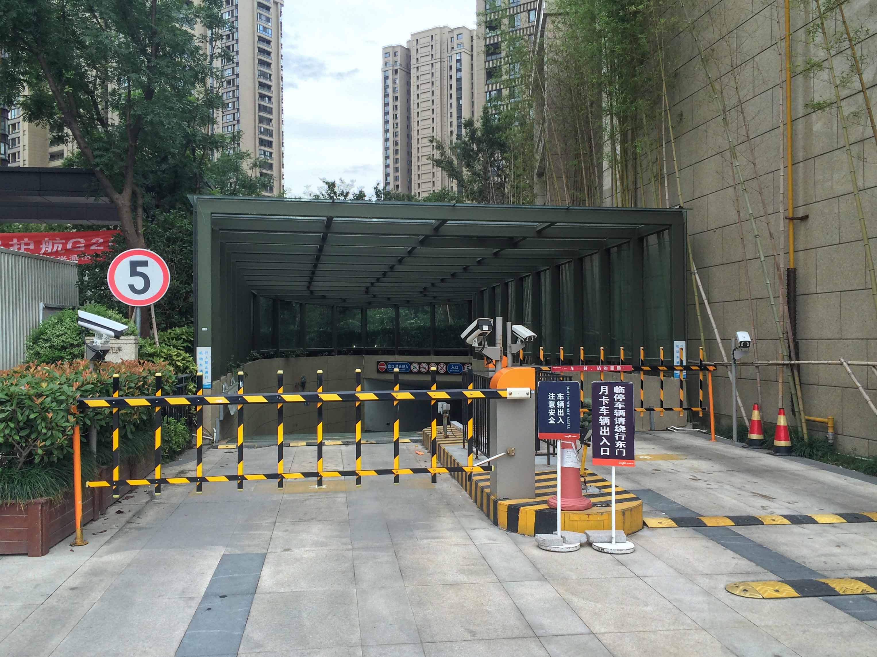 龙湖春江彼岸小区实景 41
