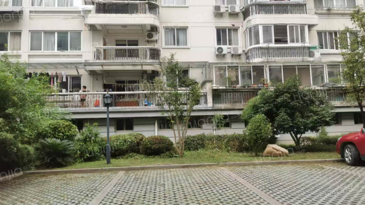 临安人家外景图