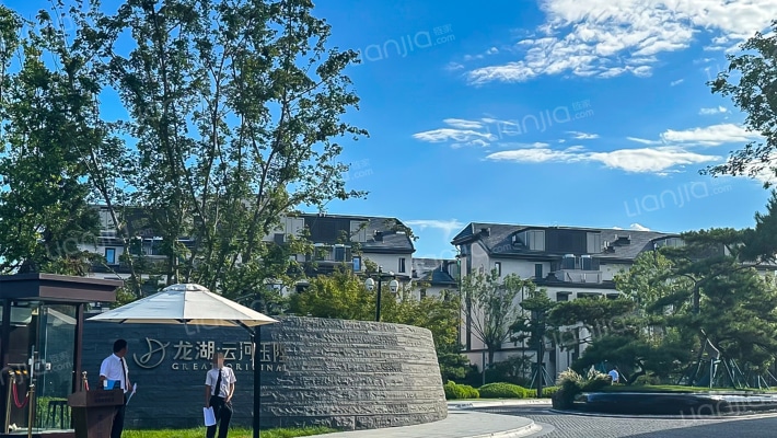 龙湖·云河玉陛外景图