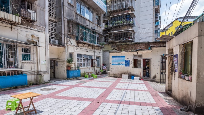 头桥社区双峰南巷三号院落外景图