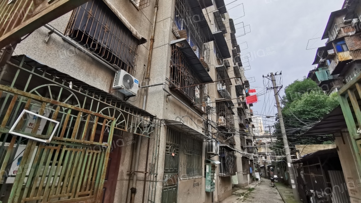 粮道街中学三角路分校宿舍外景图
