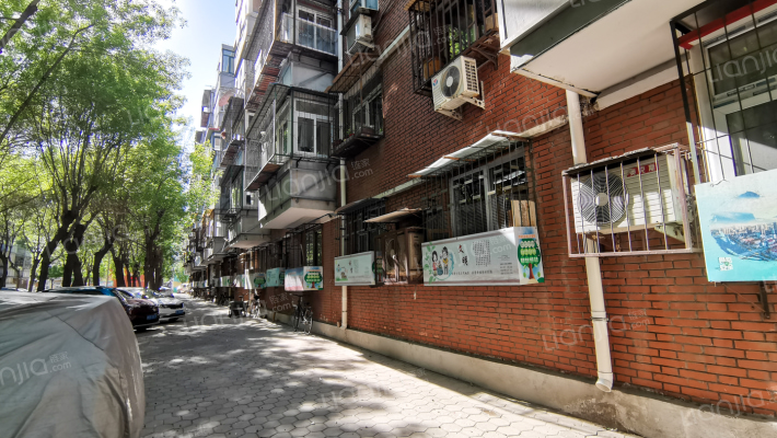 郁江南里外景图