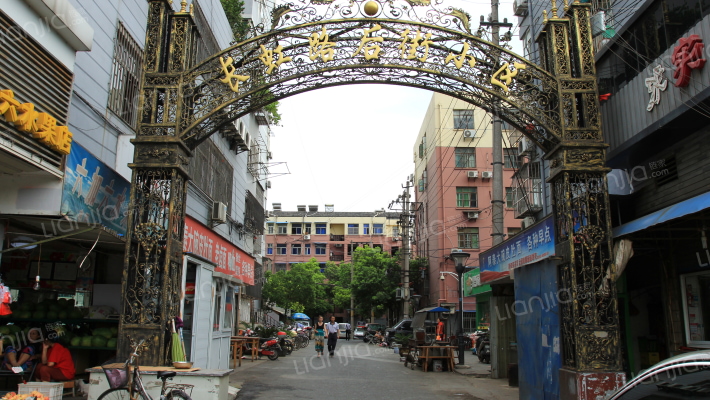 水西门大街外景图