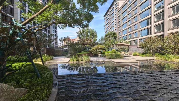 绿城晓月晴川外景图