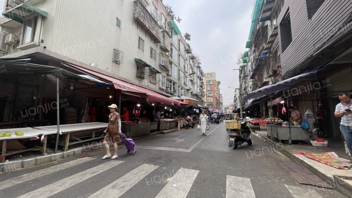 长江东一横街外景图