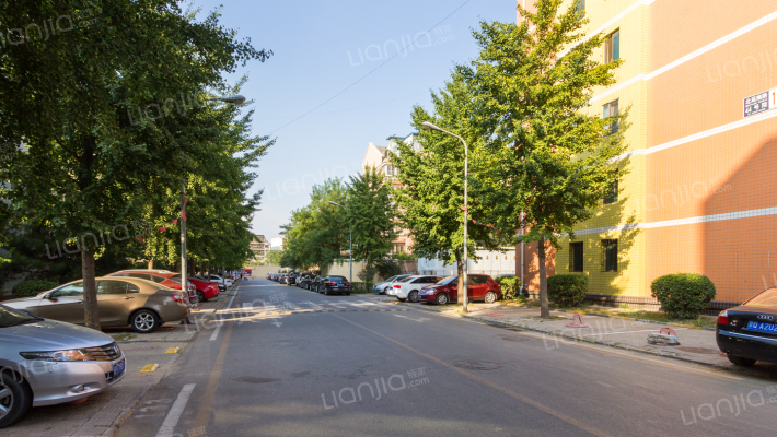 日光清城外景图