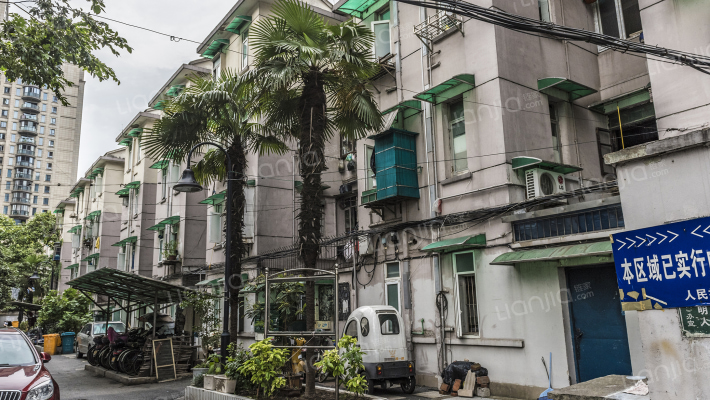 建电新村外景图