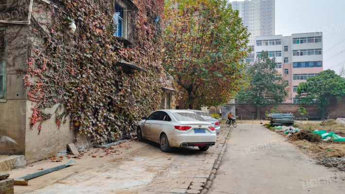 西安电力工业学校家属院外景图