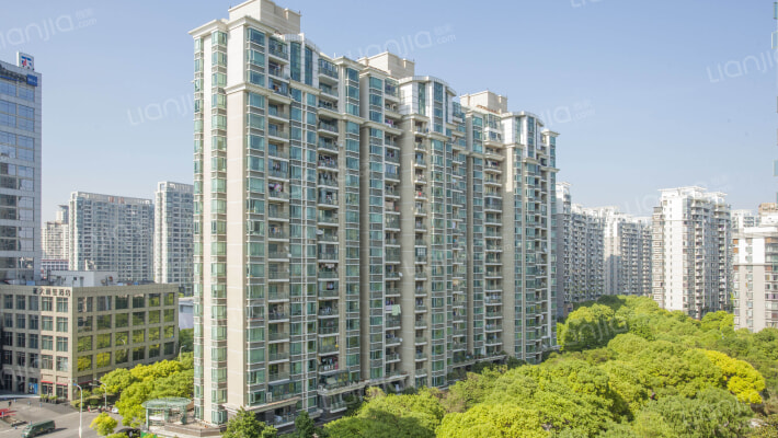 水清木华外景图