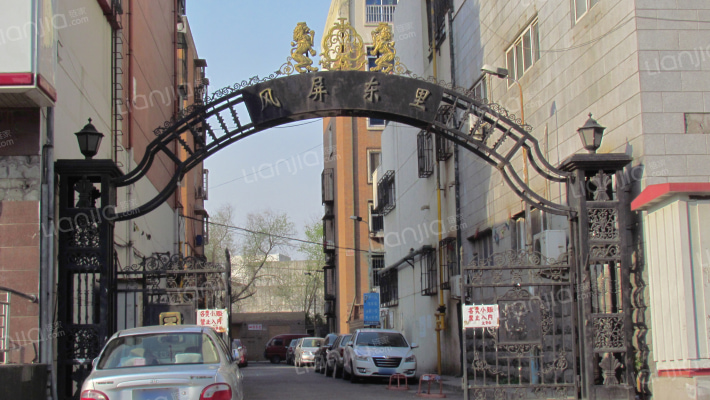 风屏东里外景图