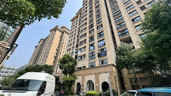 七里香庭外景图