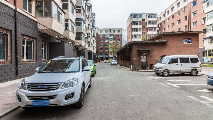 东荣花园小区外景图