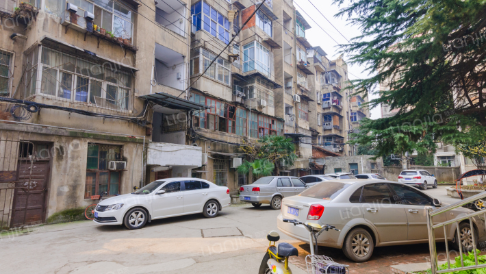 汉阳大街124号外景图