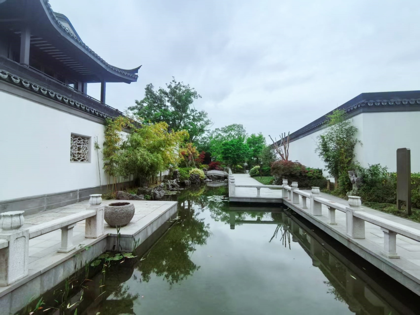 South Lake Moon  compound photo 25