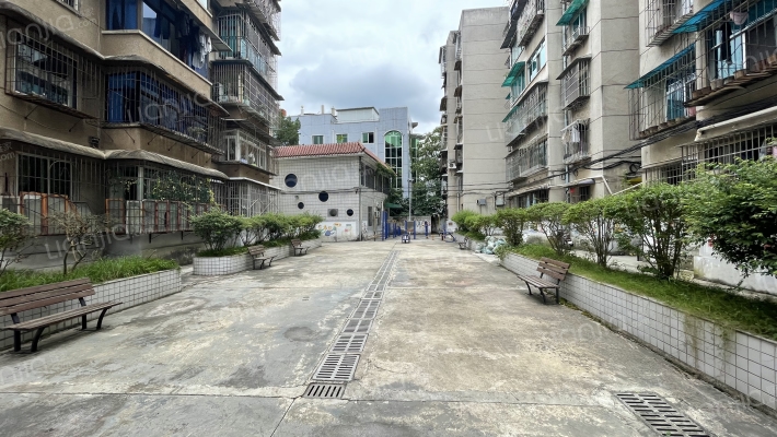 花溪税务局宿舍外景图