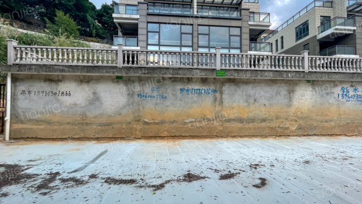 金水湖山城外景图