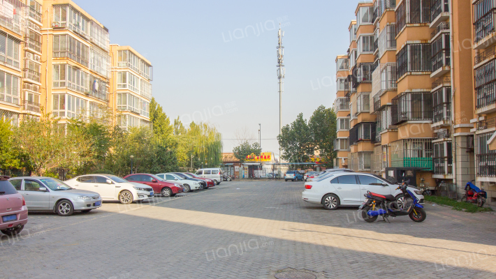 海子角东里外景图