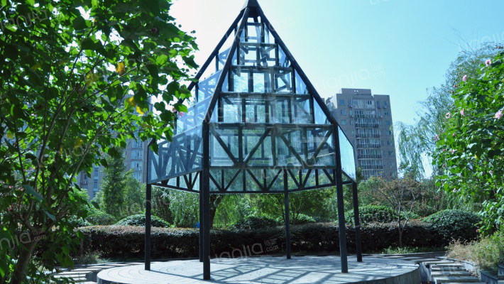 城市假日外景图