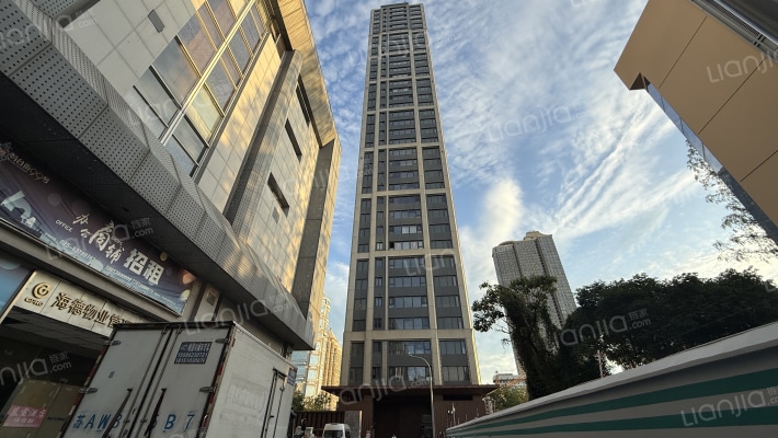 绿地紫金中心外景图