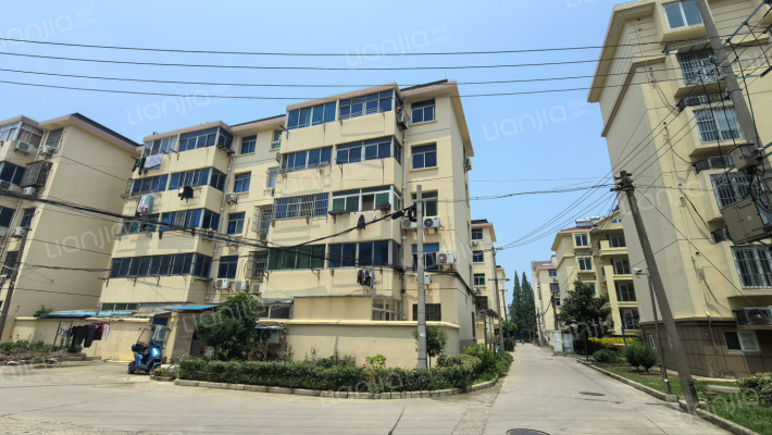 镇南新村外景图