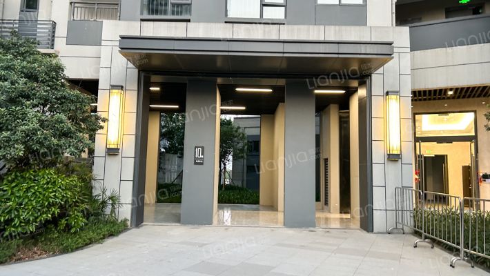 中南云锦外景图