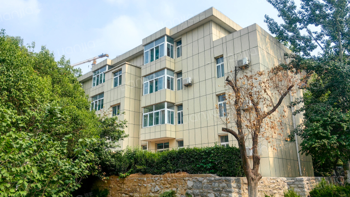 山东省济南商贸学校宿舍外景图