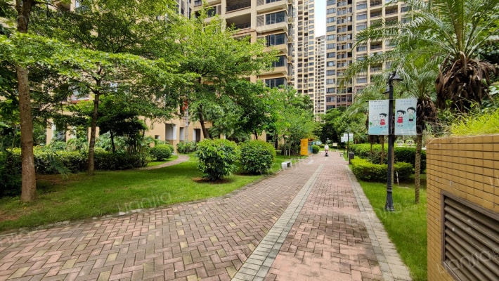 东岸丽都花园外景图