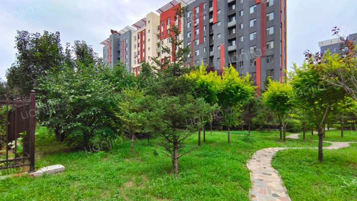 太阳世家枫桦居外景图