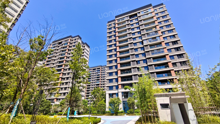 绿地重庆城际空间站外景图