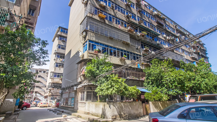 鸿雁摩托车宿舍外景图