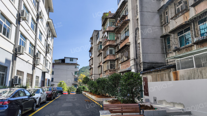 贵州民族学院教师楼外景图