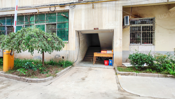 地热二小区外景图