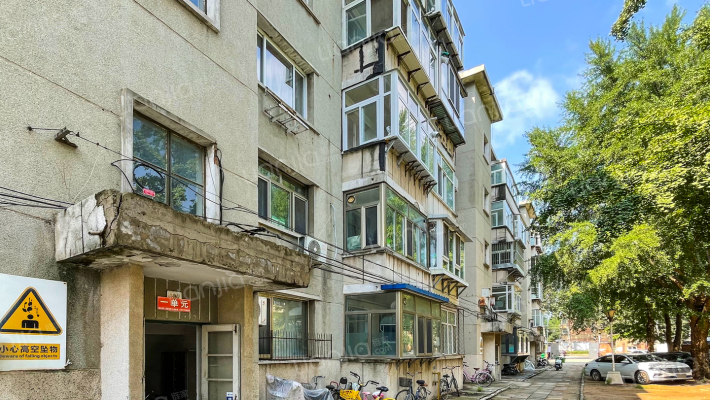 石油大学松园宿舍外景图