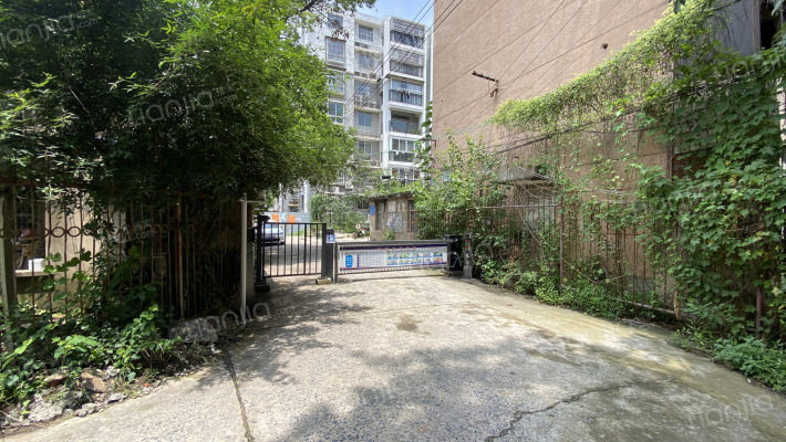 光荣西村外景图