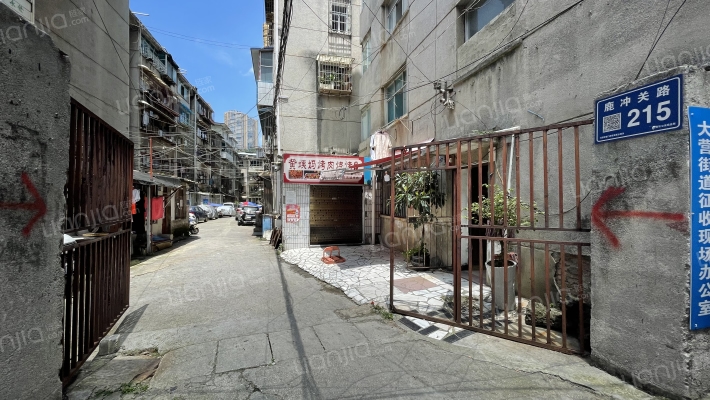 鹿冲关路215号外景图