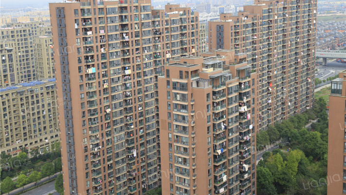 九月庭院外景图