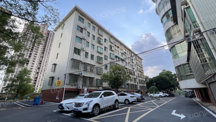 湖南现代物流职业技术学院教工宿舍外景图