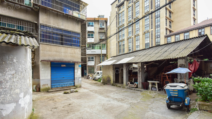 花溪公园平安小区外景图