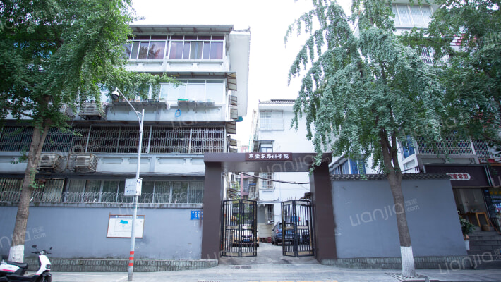 草堂东路65号院外景图