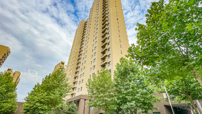 腊山苑小区外景图