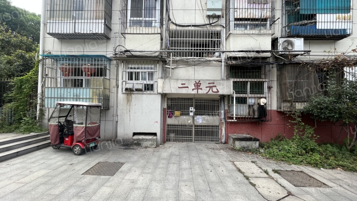 武汉机电工程学校宿舍外景图