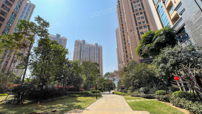 群升江山城外景图